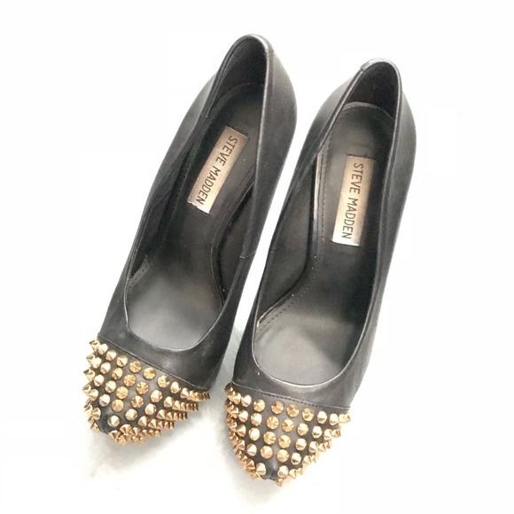 Heels with gold pin - Picture 1 of 6